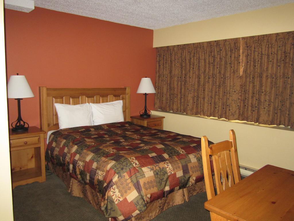 The Pine Inn Chetwynd Rom bilde