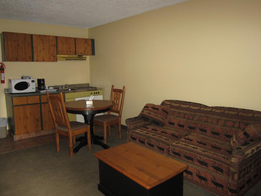 The Pine Inn Chetwynd Rom bilde